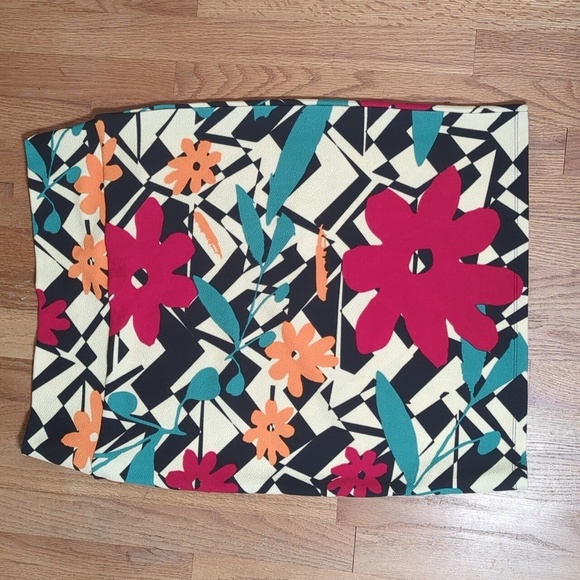 LuLaRoe Dresses & Skirts - 🌸LuLaRoe Cassie Skirt XL – Bold Blooms & Geo Vibes💥